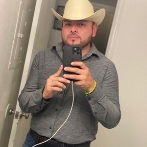 Meet your Posher, Emmanuel